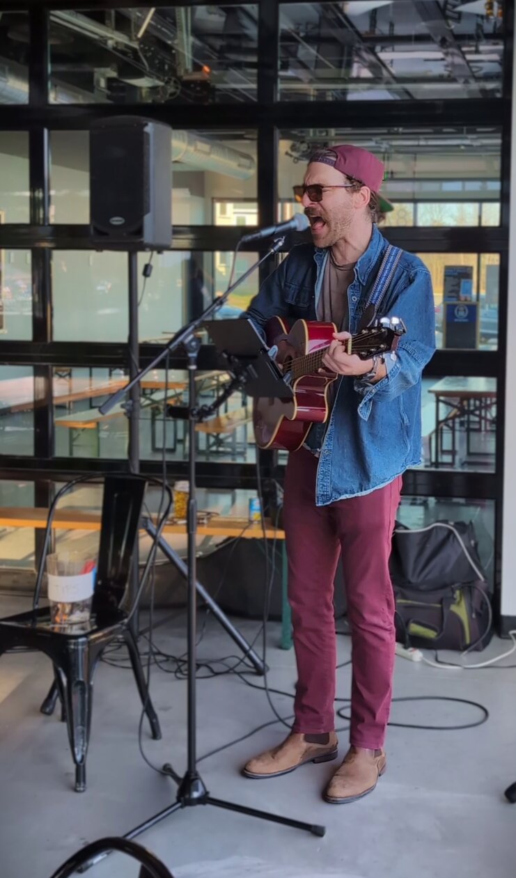 Matt Mueller performing live